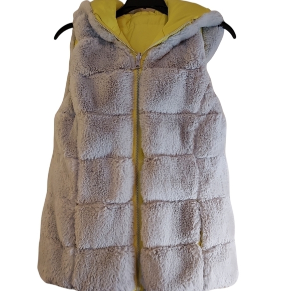 Mauries xs reversible faux fur/ yellow coat hooded - Picture 3 of 7